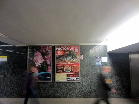 Фотоотчет по реклама на вестибюльных щитах в метро: